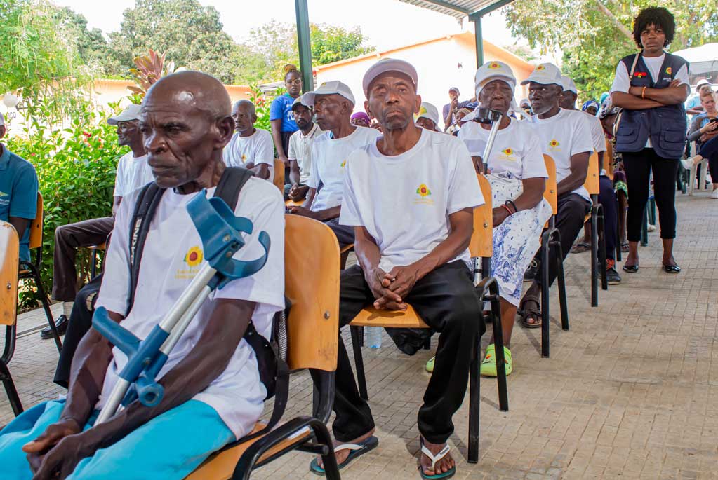 ação-filantrópica-cristal-optica-província-de--benguela