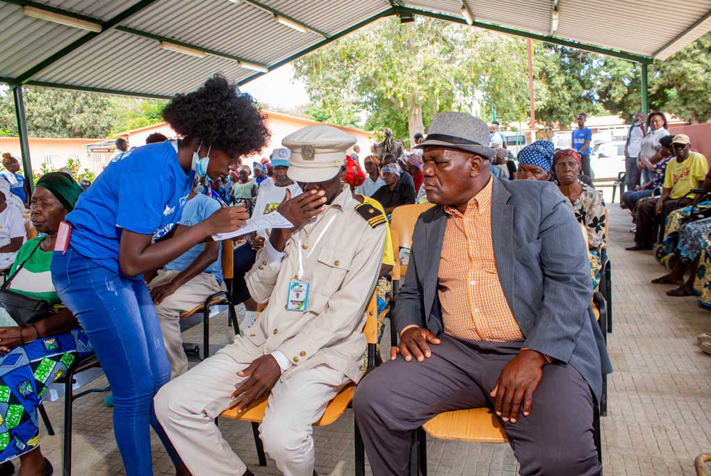 ação-filantrópica-cristal-optica-província-de--benguela