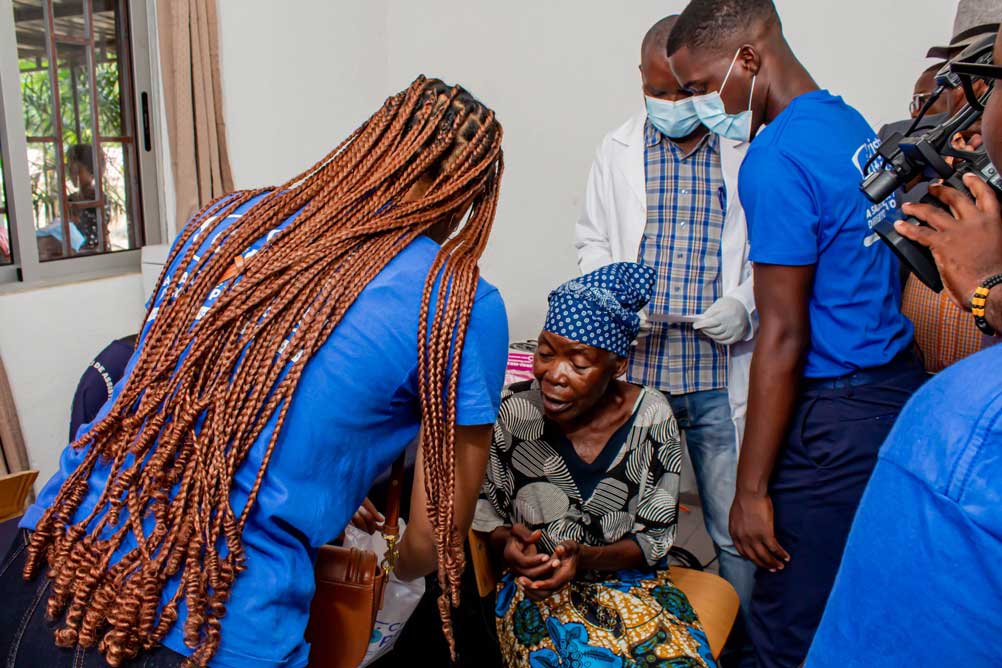 ação-filantrópica-cristal-optica-província-de--benguela