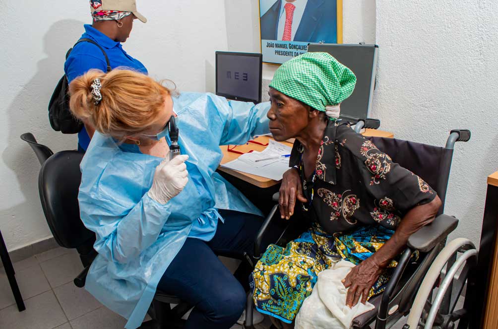 ação-filantrópica-cristal-optica-província-de--benguela