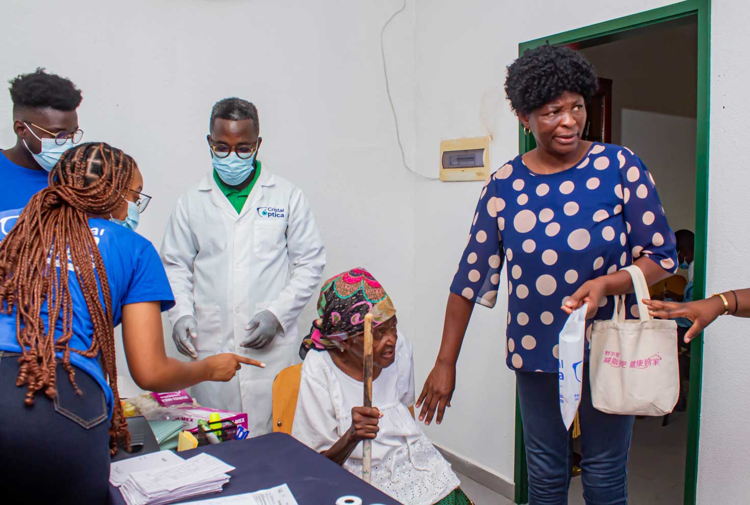 ação-filantrópica-cristal-optica-província-de--benguela