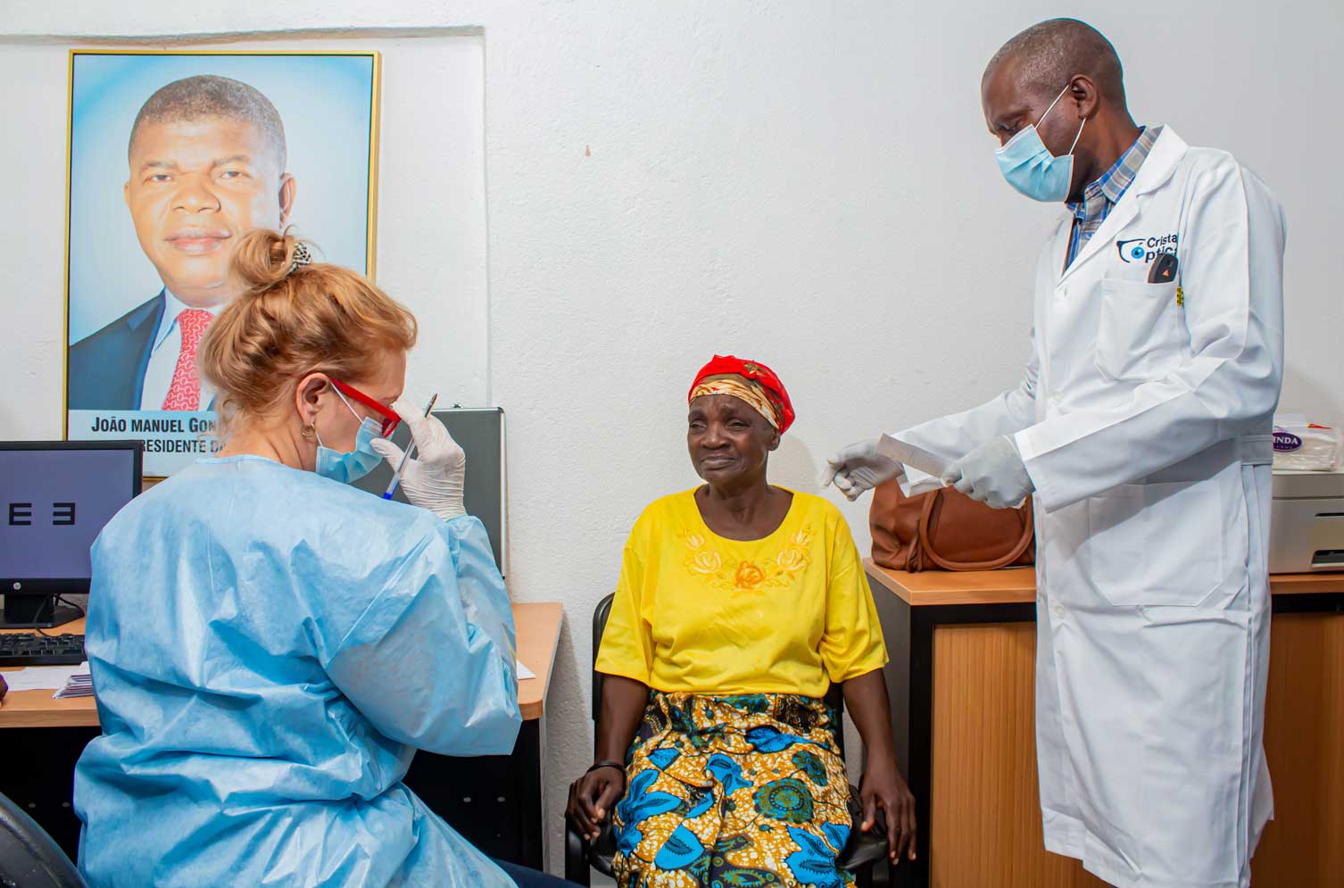 ação-filantrópica-cristal-optica-província-de--benguela