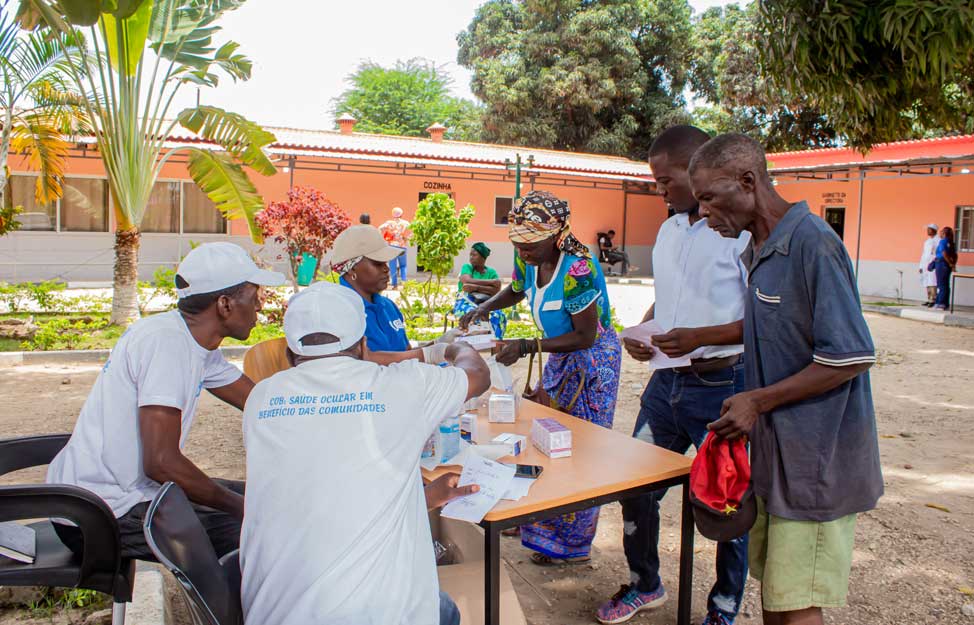 ação-filantrópica-cristal-optica-província-de--benguela